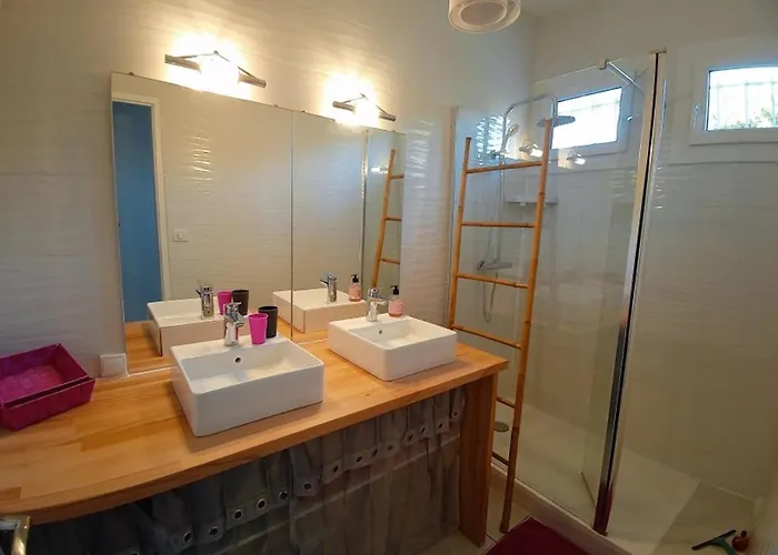 Holiday home L&b Pereire 6 Pers, 700m Pereire